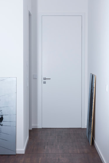 Modern entrance doors flush fitting doors PLANO | Front doors | ComTür