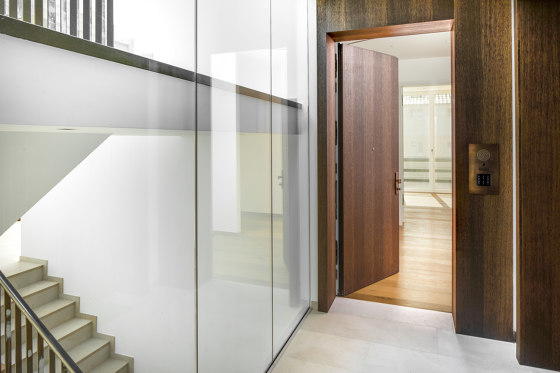Modern entrance doors Custom made High security doors | Portes d'entrée d'appartement | ComTür