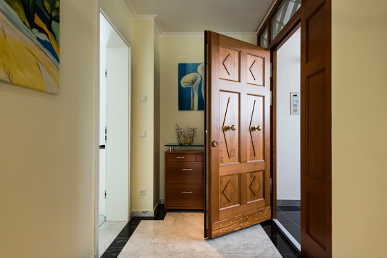 Style entrance doors Custom made ANTIK | Portes d'entrée d'appartement | ComTür