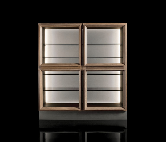SQ Case | Display cabinets | HENGE