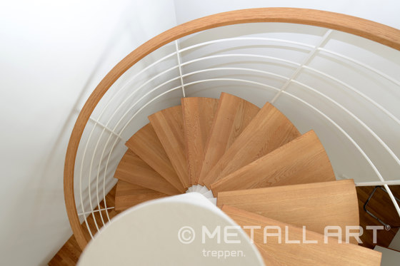 Escalier en colimaçon en forme filigrane dans un immeuble résidentiel de Stuttgart | Systèmes d'escalier | MetallArt Treppen