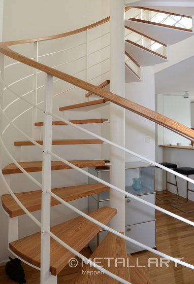 Escalier en colimaçon en forme filigrane dans un immeuble résidentiel de Stuttgart | Systèmes d'escalier | MetallArt Treppen