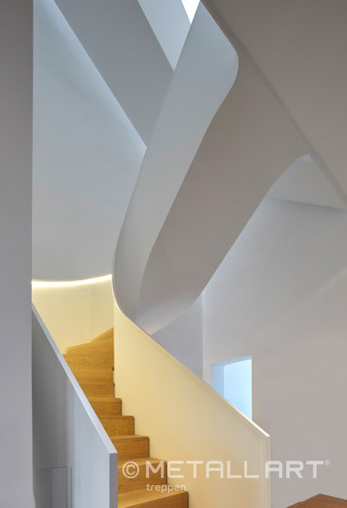 Folded stairs with flamboyant floor plan in a private residence in Hamburg | Scale | MetallArt Treppen