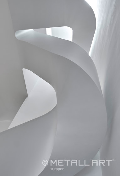 Escalier en structure plissée avec une plan de base extravagant dans une maison privée à Hambourg | Systèmes d'escalier | MetallArt Treppen