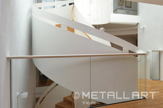 Modern folded stairs in the Lamaison hotel in Saarlouis | Sistemas de escalera | MetallArt Treppen