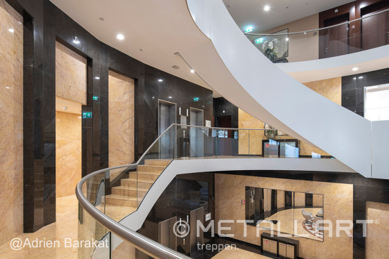 LED-Handlaufbeleuchtung in edlem Design im Nash Suites Airport Hotel in Meyrin | Treppensysteme | MetallArt Treppen