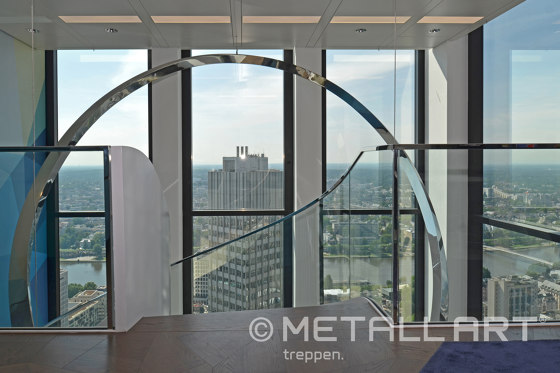 Un escalier sculptural exceptionnel dans un immeuble de bureaux à Francfort | Systèmes d'escalier | MetallArt Treppen