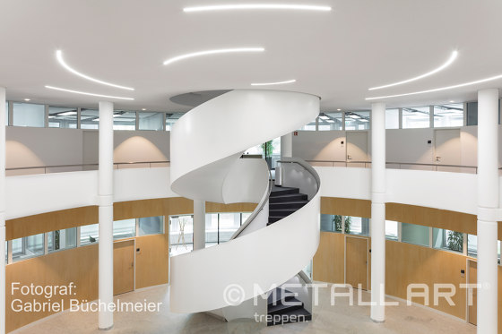 LED handrail lighting as a design element | Sistemas de escalera | MetallArt Treppen
