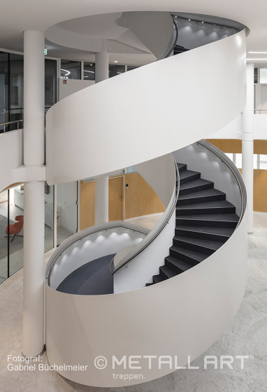 LED handrail lighting as a design element | Sistemas de escalera | MetallArt Treppen