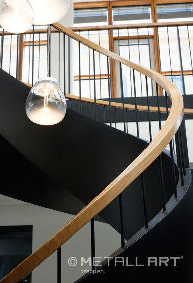 Escalier sculptural en structure plissée dans Lenbach Gärten à Munich | Systèmes d'escalier | MetallArt Treppen