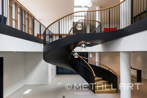 Sculptural folded stairs in the Munich Lenbach Gärten | Sistemas de escalera | MetallArt Treppen