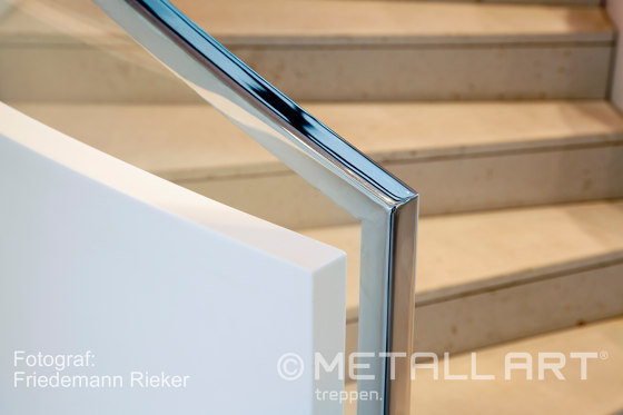 Zeitlose Wendeltreppe in einem Münchener Bürogebäude | Treppensysteme | MetallArt Treppen