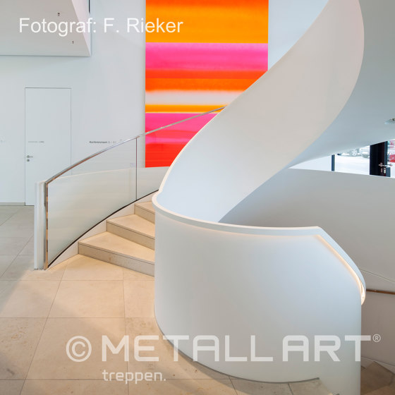 Spiral stairs in timeless design in a Munich office building | Scale | MetallArt Treppen