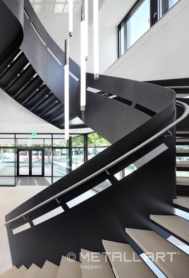 Steel stairs with exceptional balustade stringers at Haus der Wirtschaft in Darmstadt | Stair railings | MetallArt Treppen