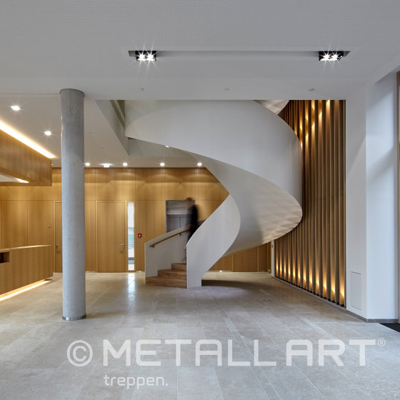 Aesthetically curved spiral staircase at the Hamburg Herz Foundation | Sistemas de escalera | MetallArt Treppen