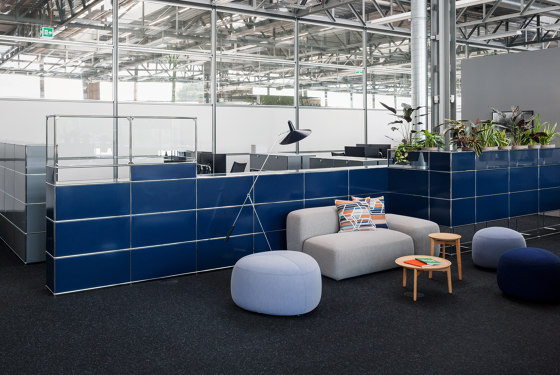 USM Haller Reception with Protection Screen and World of Plants | Steel Blue | Maceteros | USM