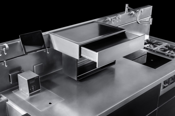 C3 | Compact kitchens | Marrone + Mesubim