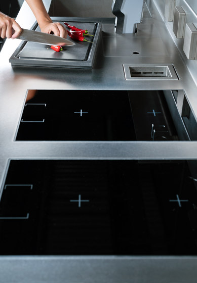 C2 | Compact kitchens | Marrone + Mesubim