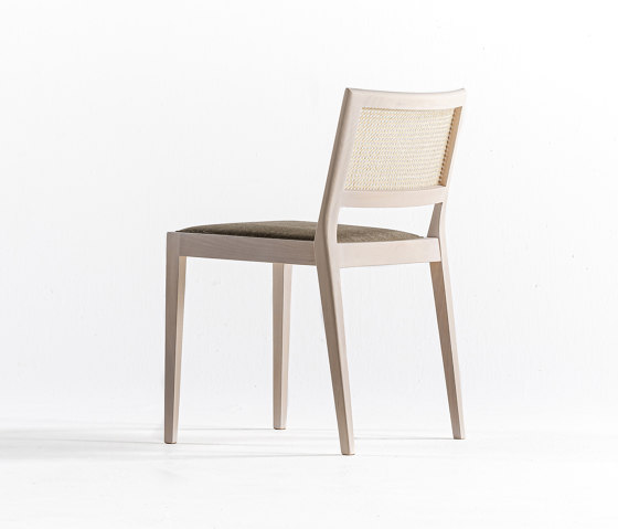 A Chair Outside the Cage | Stühle | De Padova