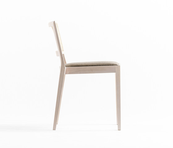 A Chair Outside the Cage | Sillas | De Padova