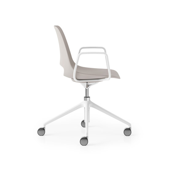 Saint 4 Star Height Adjustable with Tilt and Loop Arms | Stühle | Boss Design