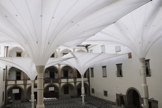 Openable Funnel Umbrellas | Techos de membrana | Koch Membranen