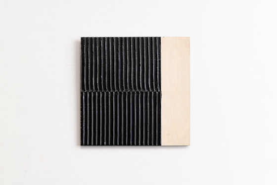 Makino urushi textured vertical stripes | Surface finishings | Hiyoshiya