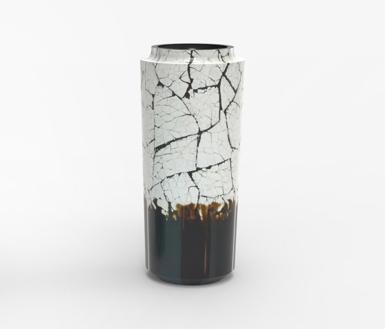 Makino eggshell and black urushi vases | Floreros | Hiyoshiya