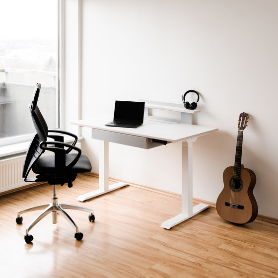 Höhenverstellbarer Schreibtisch VISTA | Schreibtische | Radis Furniture