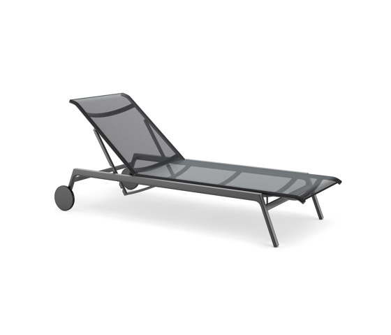 NEWPORT beach chair | Sun loungers | DEDON