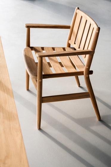 LEVANTE 001 armchair | Chairs | Roda