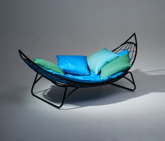 Melon Hammock Lounger Chair on Base stand | Bains de soleil | Studio Stirling