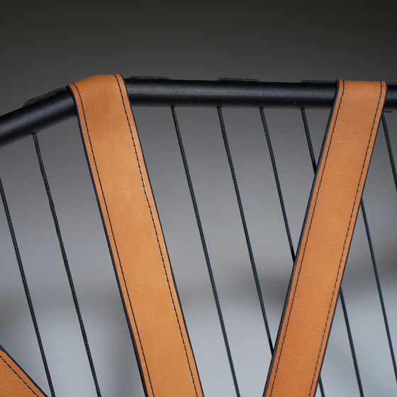 Sling Hanging Chair - Angular | Balancelles | Studio Stirling