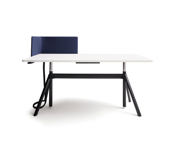 Level Tisch, mit Polsterblende | Objekttische | COR Sitzmöbel
