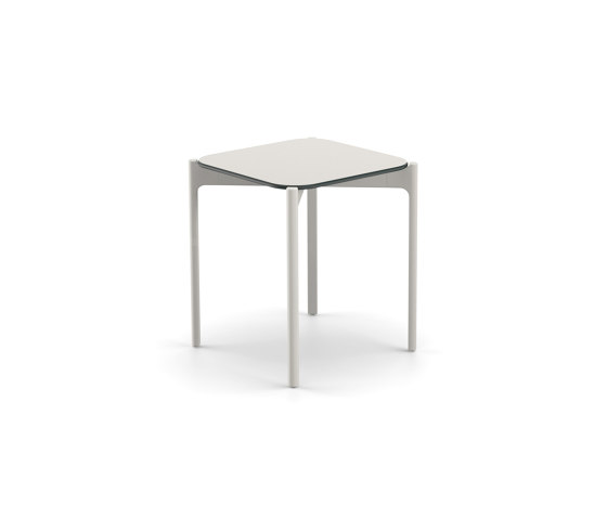 IZON side table | Mesas auxiliares | DEDON