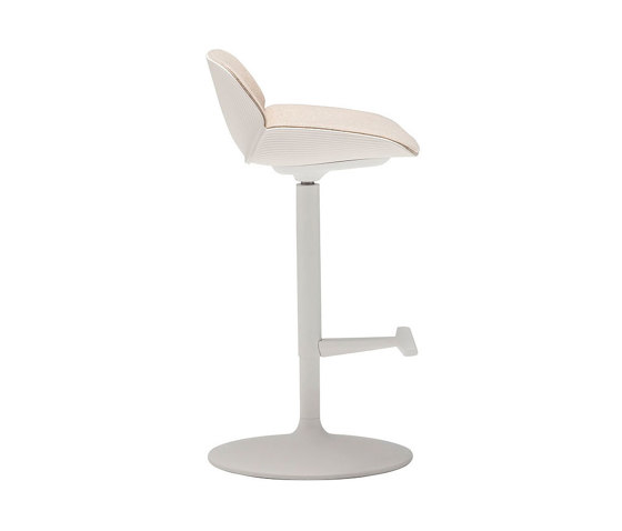 Nuez BQ 2746 | Counter stools | Andreu World