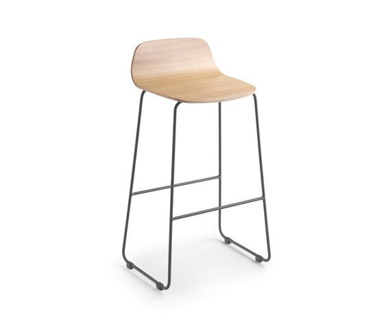 Bisell Metal Stool | Bar stools | TREKU