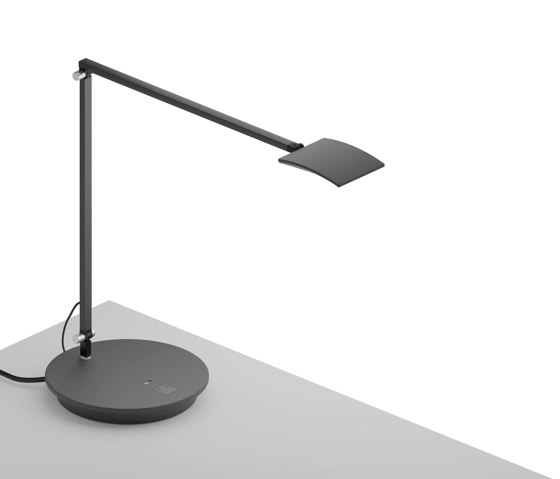 Mosso Pro Desk Lamp with power base (USB and AC outlets), Metallic Black | Tischleuchten | Koncept