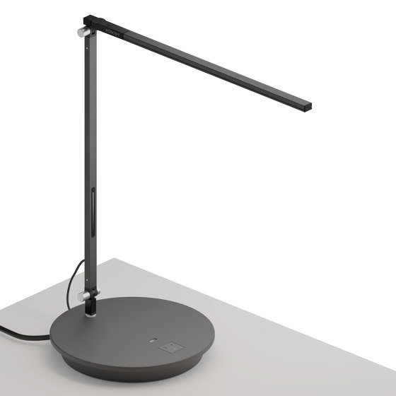 Z-Bar Solo Desk Lamp with power base (USB and AC outlets), Metallic Black | Luminaires de table | Koncept