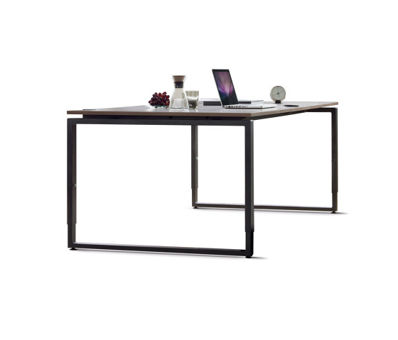 pure vienna desk with skid frame | Scrivanie | Wiesner-Hager