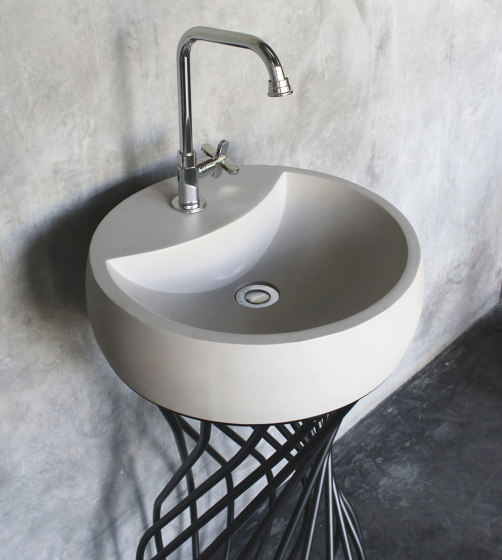 Twin Light Grey Concrete with black powdercoated frame - Washstand | Waschtische | ConSpire
