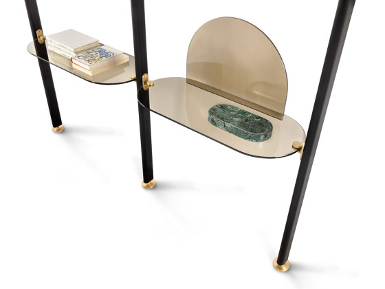 Alba Bookcase  - Ceiling fixing Version with bronze glass shelves | Estantería | ARFLEX
