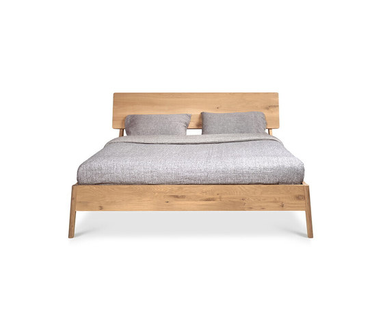Air | Oak bed - without slats - matress size 160x200 | Betten | Ethnicraft