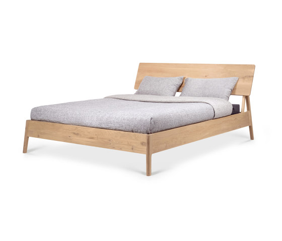 Air | Oak bed - without slats - matress size 180x200 | Letti | Ethnicraft