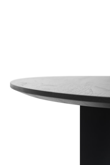 Arc | Teak Black side table - varnished | Beistelltische | Ethnicraft