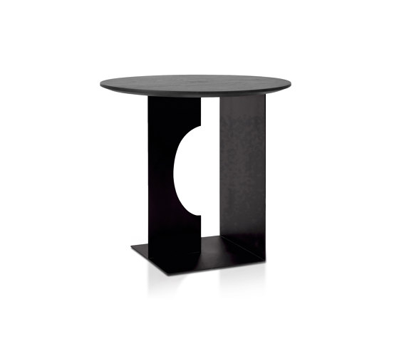 Arc | Teak Black side table - varnished | Mesas auxiliares | Ethnicraft