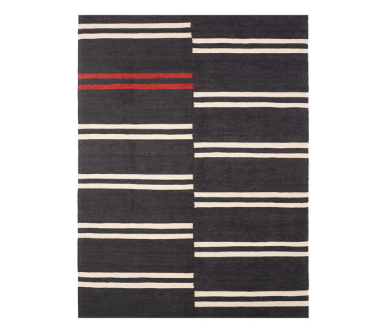 Essentials kilim rug collection | Black Mazandaran kilim rug | Formatteppiche | Ethnicraft