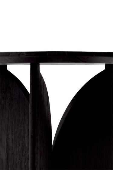Fin | Teak black side table - varnished | Mesas auxiliares | Ethnicraft