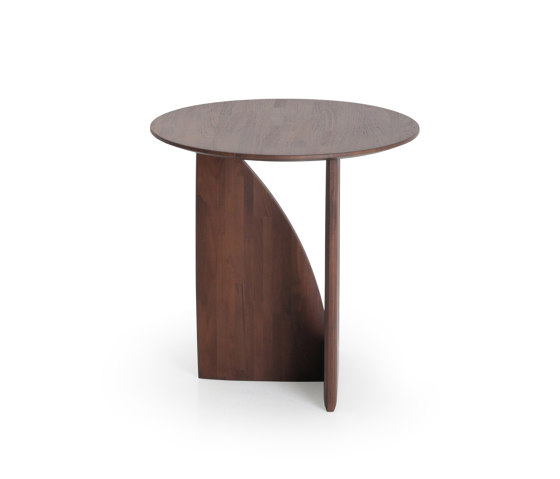 Geometric | Teak brown side table - varnished | Mesas auxiliares | Ethnicraft
