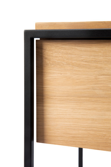 Monolit | Oak bedside table - 1 drawer - black metal | Comodini | Ethnicraft